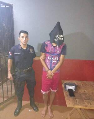 Crónica / Ofrecía celu robado y fue detenido por los polis