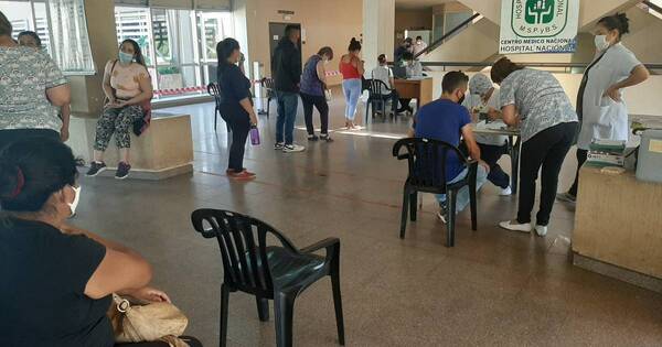 La Nación / Hospital de Itauguá: 450 profesionales dieron positivo al COVID-19 y están aislados