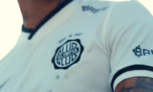 Olimpia presentó la camiseta que maravilla a todos los franjeados