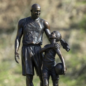 Recuerdan a Bryant con una estatua - El Independiente