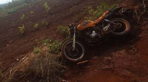Motociclista murió electrocutado por cable suelto de la ANDE - Noticiero Paraguay