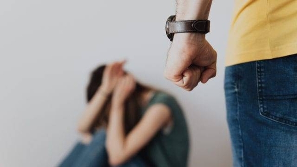 Diario HOY | Imputan a hombre que golpeó brutalmente a su pareja y a su hijastro