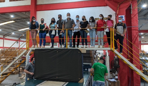 Alumnos de la UCOM visitaron las instalaciones de empresa comprometida con el medioambiente