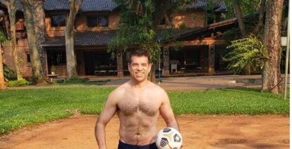 Crónica / El “Mono” peló físico y mostró cómo entrena para el duelo de piki
