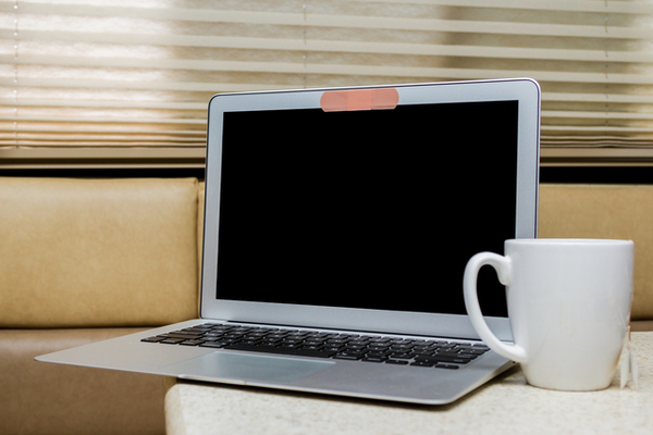 ¿Sos de los que tapan la camarita de la notebook? - El Independiente