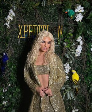 Nadia Ferreira, ¡rubia por una noche! - Gente - ABC Color
