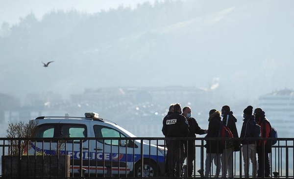 Diario HOY | Arrestan a madre del niño encontrado muerto en una maleta en París