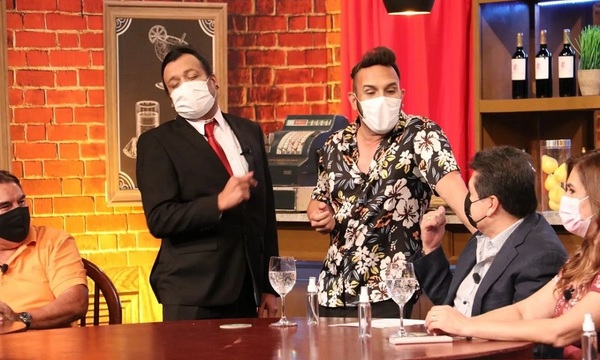 “Rubén El Diario De Rosa” y “Kike Casavieja” irrumpen en el bar | Telefuturo