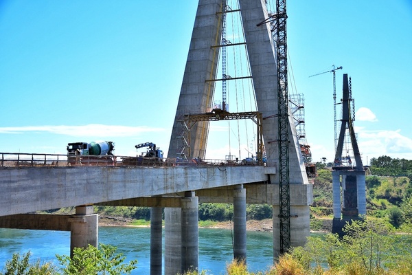 Dovelas del Puente de la Integración están a menos de 280 metros de unirse