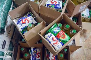Comisión profestejo de CDE entrega lote de alimentos para las ollas populares - La Clave