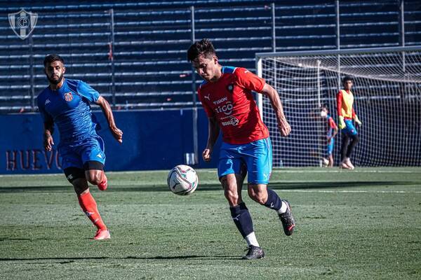 Crónica / Cerro, a punto de fichar un delantero "top"