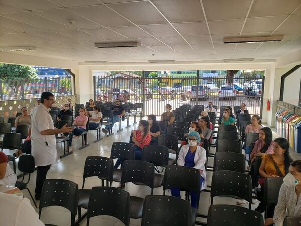 Grandes filtraciones llenaron de agua parte del Hospital Regional - ABC en el Este - ABC Color