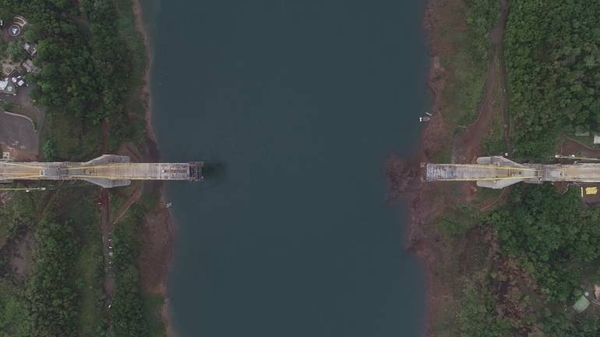 Diario HOY | Verifican sitios donde se ejecutarán obras del Puente de la Integración