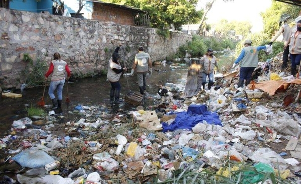Diario HOY | Recolectaron más de 18 toneladas de basura del arroyo Morotî de Asunción