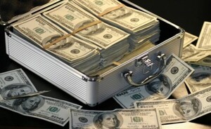 Brasileña es denunciada por desaparecer con US$ 113.500 de su jefe