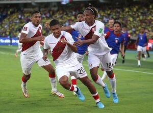 Aplausos y Flores para Perú, que ganó en Colombia - Fútbol - ABC Color