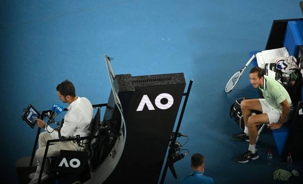 Diario HOY | Medvedev es multado por su reacción en el Abierto de Australia