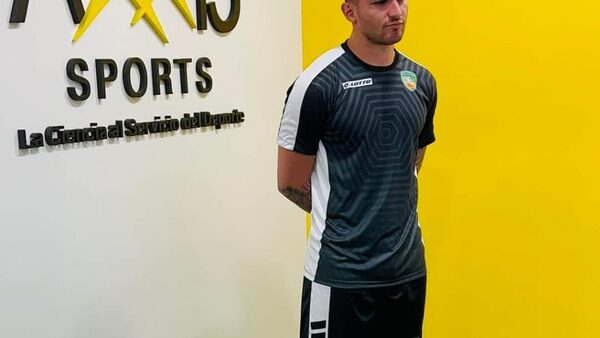 CARLOS MONGES LLEVA SUS GOLES AL CUMBAYÁ
