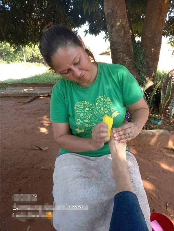 Crónica / ¿Solo limpias pies ajenos?", le dijeron a manicurista y estalló la red social