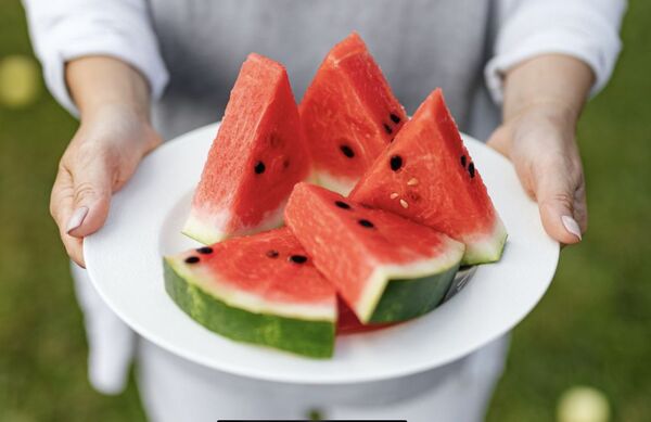 Por qué deberíamos comer más sandía y aprovecharla en verano