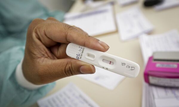 Por avance de Ómicron, aprueban autotests para venta en Farmacia en Brasil