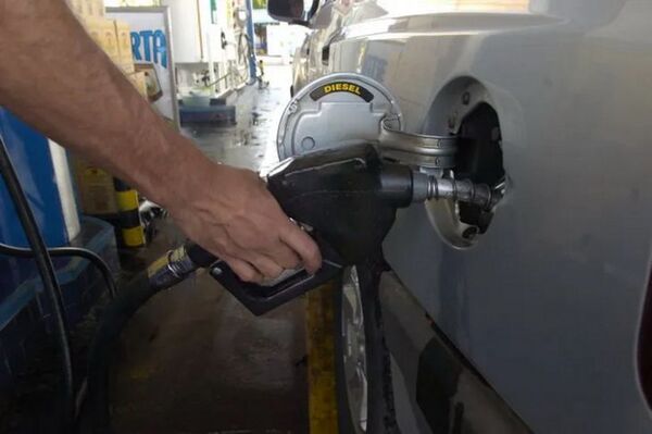 Duro golpe al bolsillo: Emblemas ya cobran hasta G. 600 más por litro de combustible