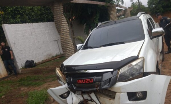 Agredió a su madre y destrozó taxi que fue a rescatarla