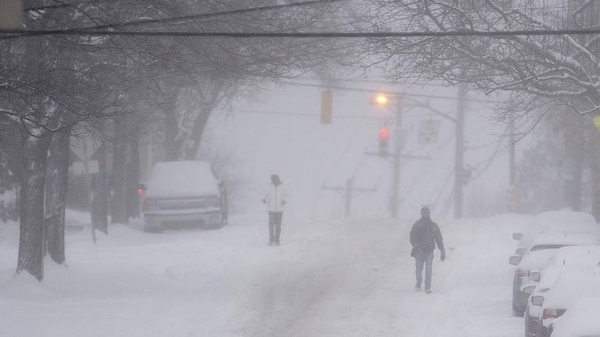 Diario HOY | Inclemente tormenta invernal azota este de EEUU y obliga a cancelar miles de vuelos