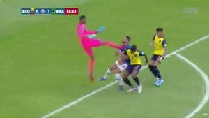 Crónica / ¡Falta y cárcel! Así quedó el cuello del pelotero rapái