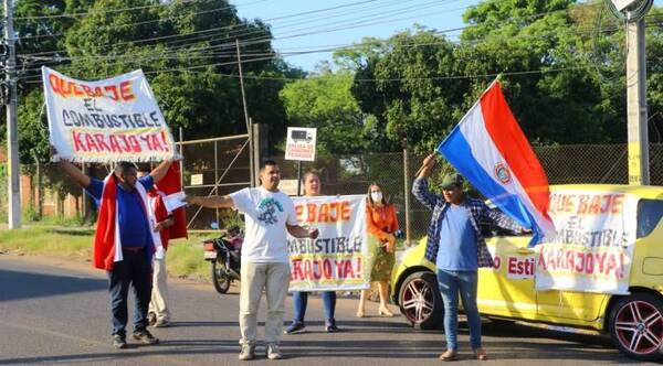Crónica / "Indignados" convocan a un guarará contra suba de combustibles