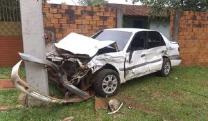 Agredió a su madre y embistió hasta destruir el taxi que solicitó la víctima - ABC en el Este - ABC Color