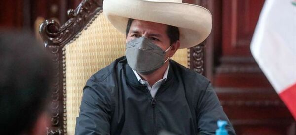 Pedro Castillo, de crisis en crisis en su primer medio año en Perú