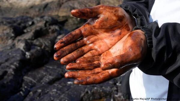 Ecuador ordena acciones urgentes tras derrame de crudo