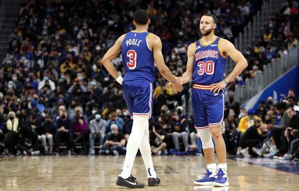 Warriors aplacan la rebelión de Kyrie Irving; Doncic gana frente a Carlisle - Básquetbol - ABC Color