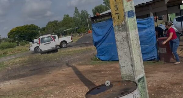 Repudian violencia contra comitiva fiscal que incautaba combustible en Remansito - Nacionales - ABC Color