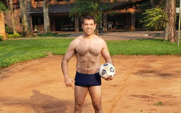 Crónica / ¡Estado memete a sus 51 años! El “Mono” reveló su dieta especial
