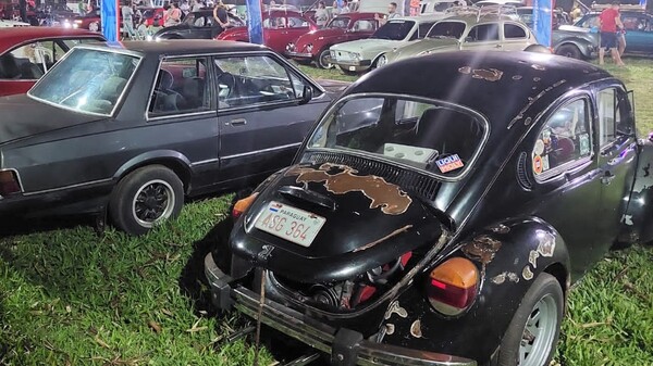 Encuentro de autos antiguos en Capaitá •