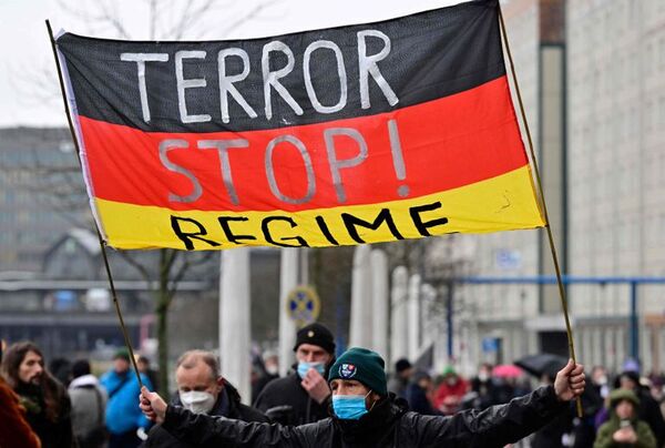 Antivacunas provocan disturbios en Alemania - Mundo - ABC Color