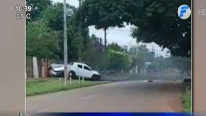 Joven destrozó un taxi porque estaba «molesto» | Noticias Paraguay