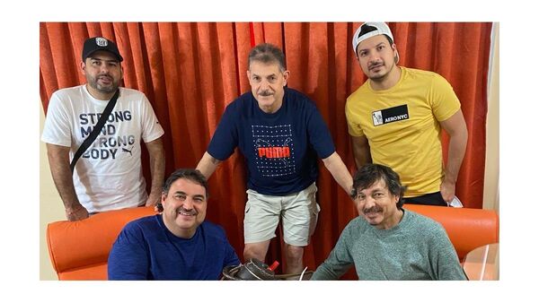 Los Mier invitaron una cena a fans y dicen que toman tereré en México