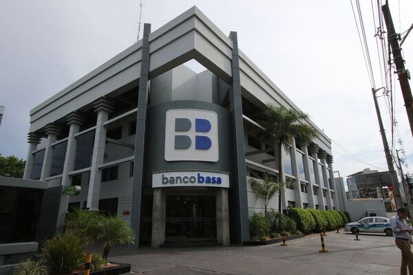 Banco Basa mantiene su calificación de riesgo