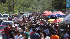 Crónica / No, no es peregrinación a Caacupé, ¡es Ja'umina Samber!
