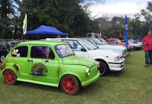 Más de 200 autos en exposición •