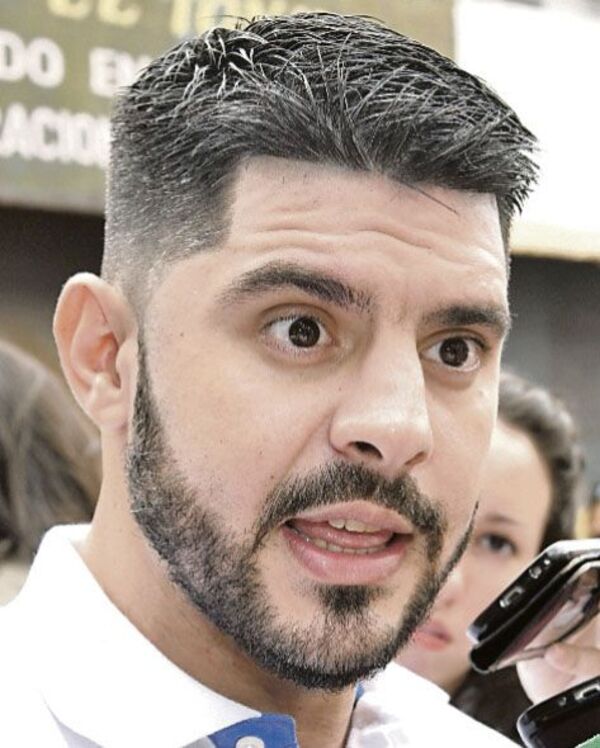 Nenecho adquirió iguales productos de la misma firma por el doble del precio - Nacionales - ABC Color