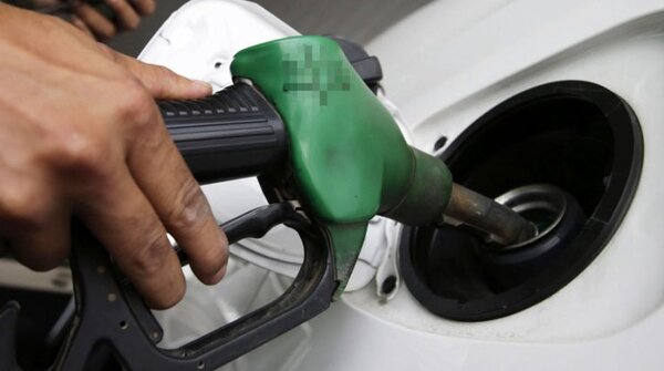 La reducción del Impuesto Selectivo al Consumo no contendrá la suba de combustibles