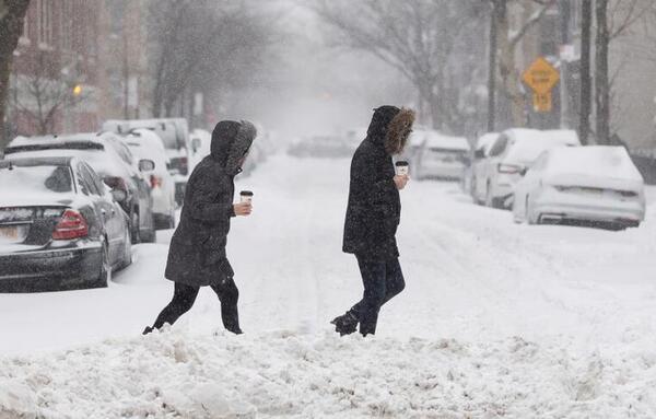 EE.UU: emergencia, vuelos cancelados y sin energía eléctrica, tras tormenta de nieve