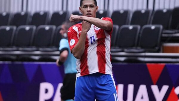 LA ALBIRROJA DEBUTÓ CON TRIUNFO