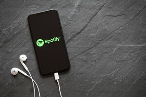Spotify cede ante las críticas de Neil Young y combatirá desinformación sobre covid - Tecnología - ABC Color