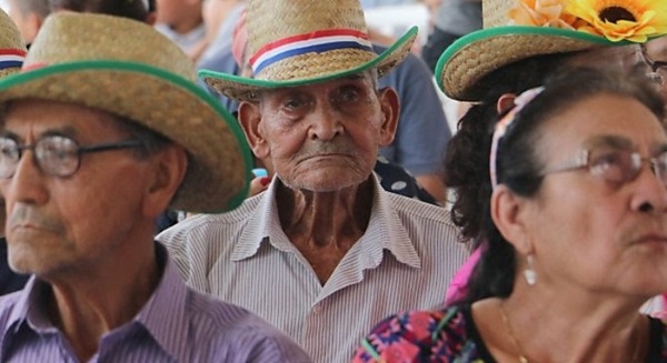 Adultos mayores perciben hoy sus haberes de enero con un aumento del 4,4% | Lambaré Informativo