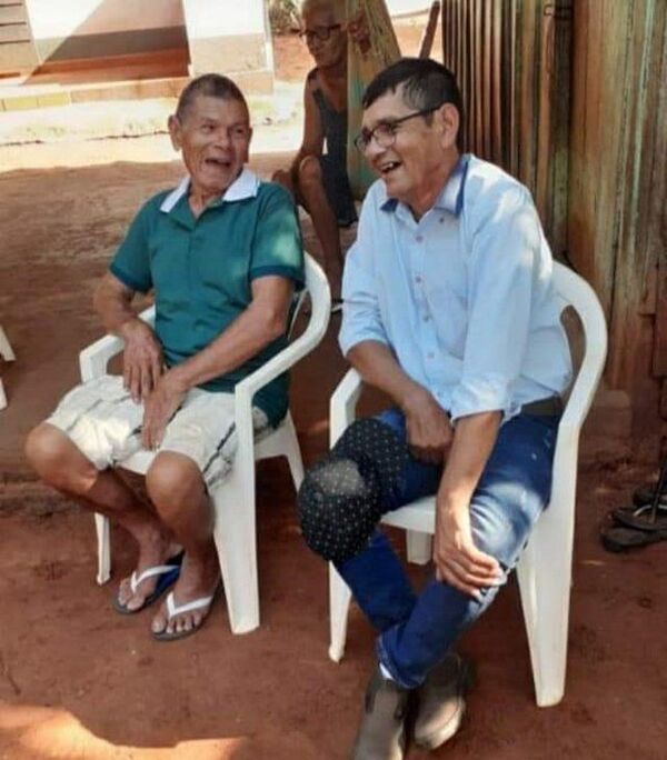 Emotivo encuentro entre padre e hijo tras 57 años